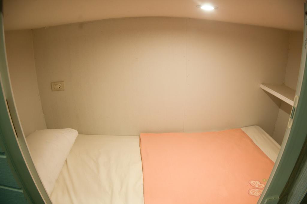 Hotel Capsule Suratthani Surat Thani Zimmer foto